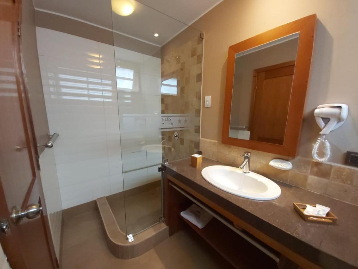 Hotel Heidinger Oxapampa Bagian luar foto